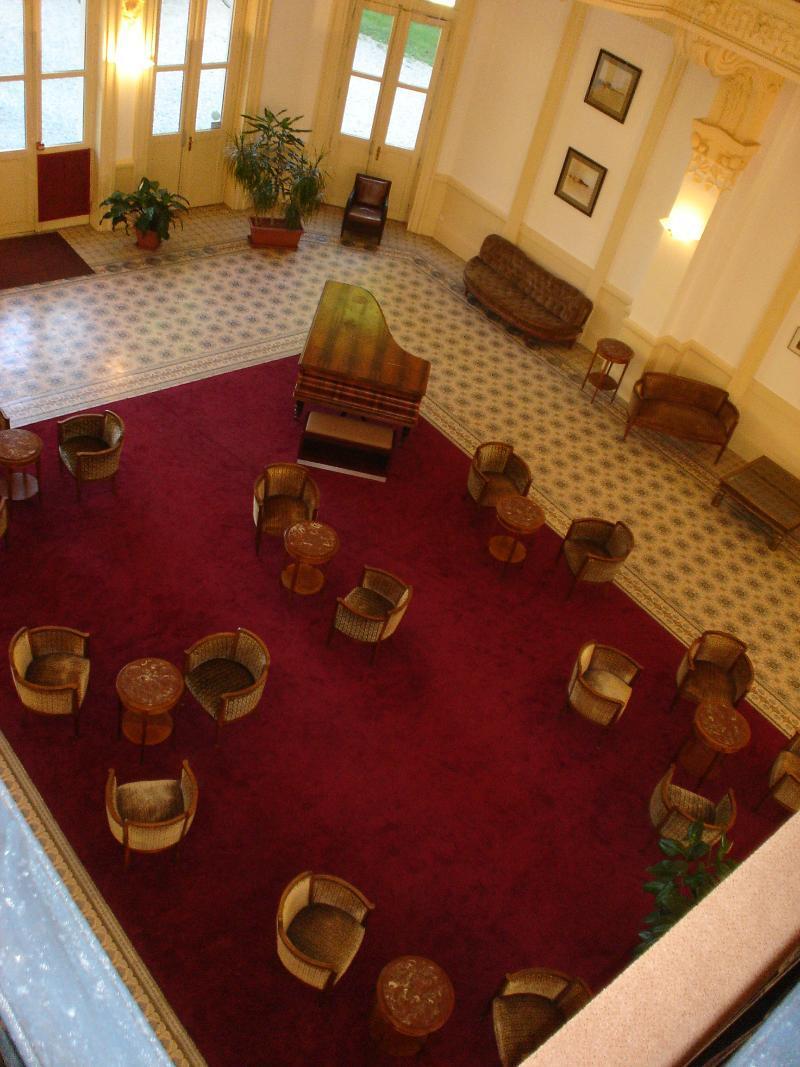 Terres De France - Appart'Hotel Le Splendid Allevard Exterior photo