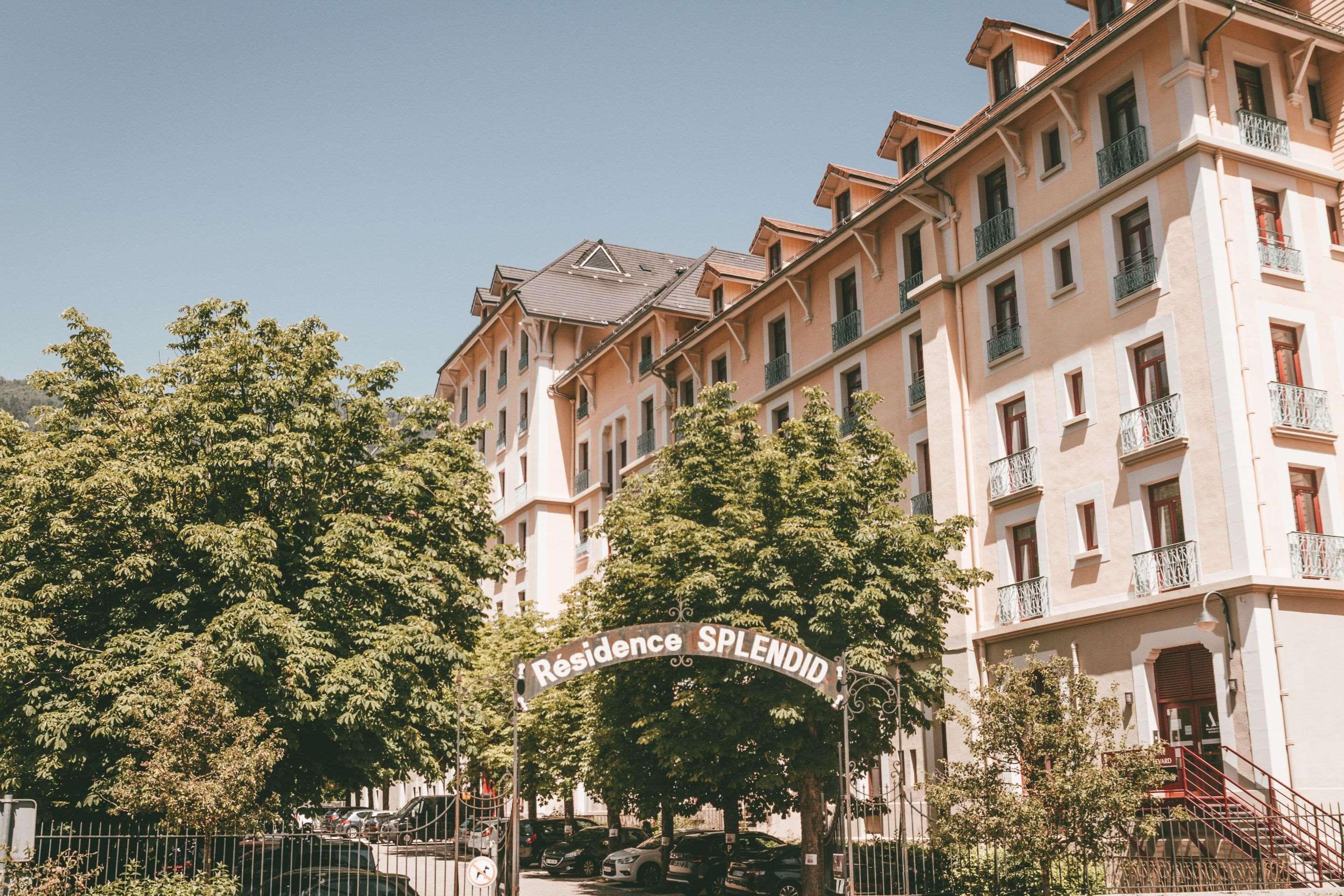 Terres De France - Appart'Hotel Le Splendid Allevard Exterior photo