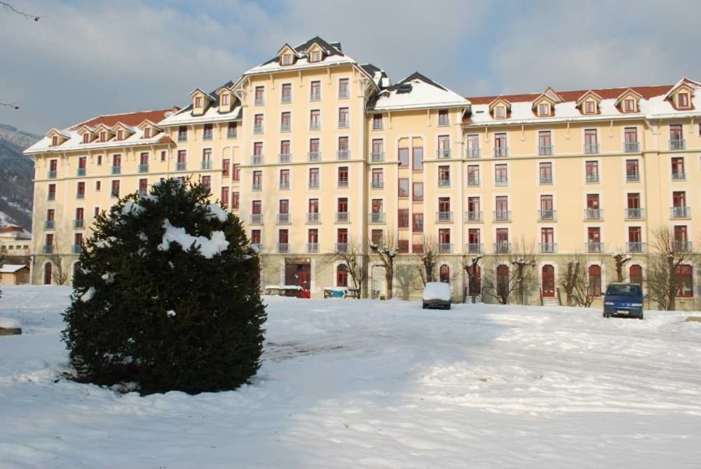 Terres De France - Appart'Hotel Le Splendid Allevard Exterior photo